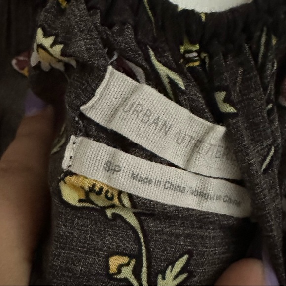 UO Sophia Floral Smocked Romper - Picture 7 of 8